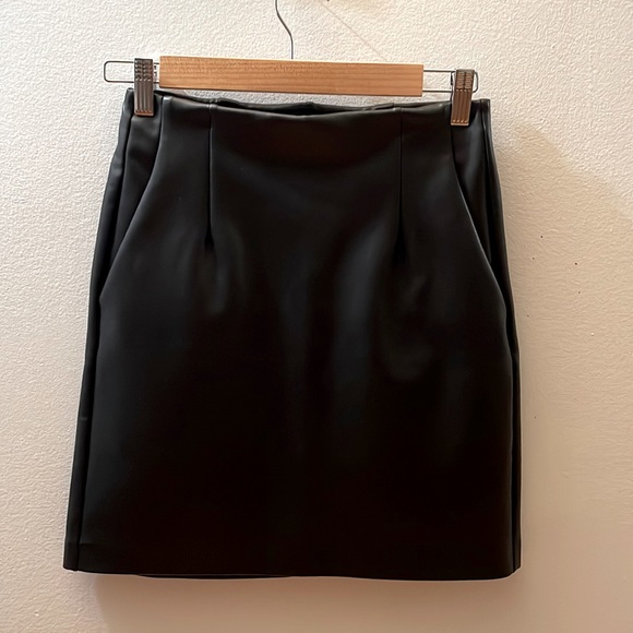Dynamite faux leather skirt with pockets - Picture 3 of 6